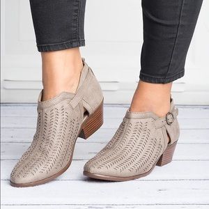 Cage Taupe ankle booties